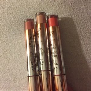 3 Nude lip gloss